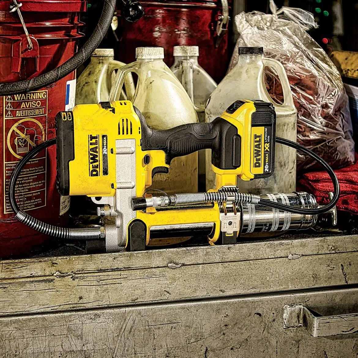 DeWALT DCGG571M1 20V MAX Lithium Ion Automatic 42" Grease Gun Tool Kit