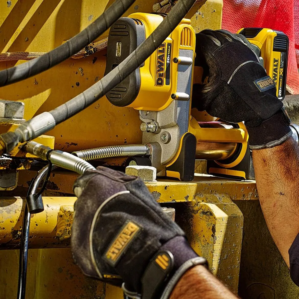 DeWALT DCGG571M1 20V MAX Lithium Ion Automatic 42" Grease Gun Tool Kit