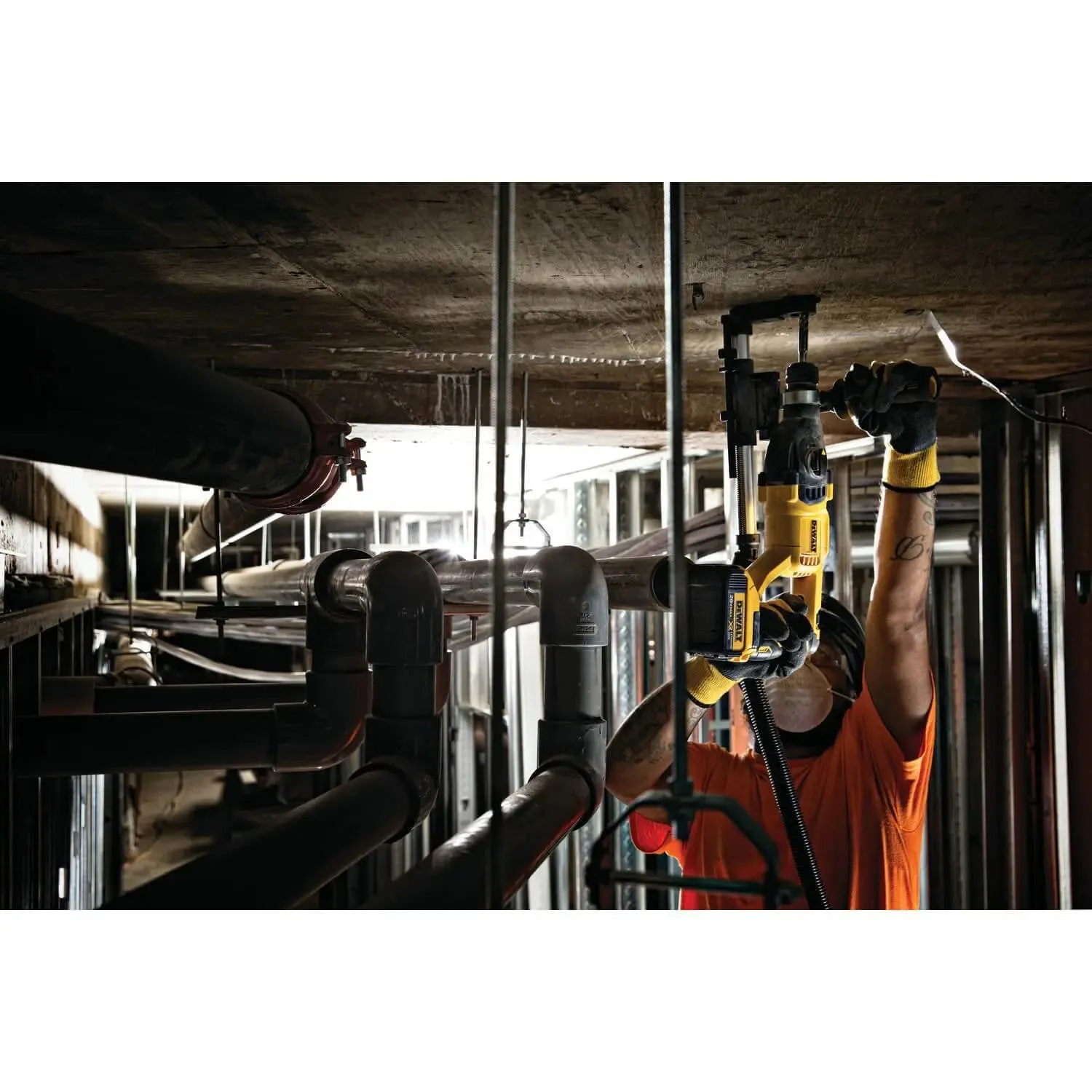 Dewalt DCH133M2 - 1" BL D-Handle SDS Plus Hammer Kit