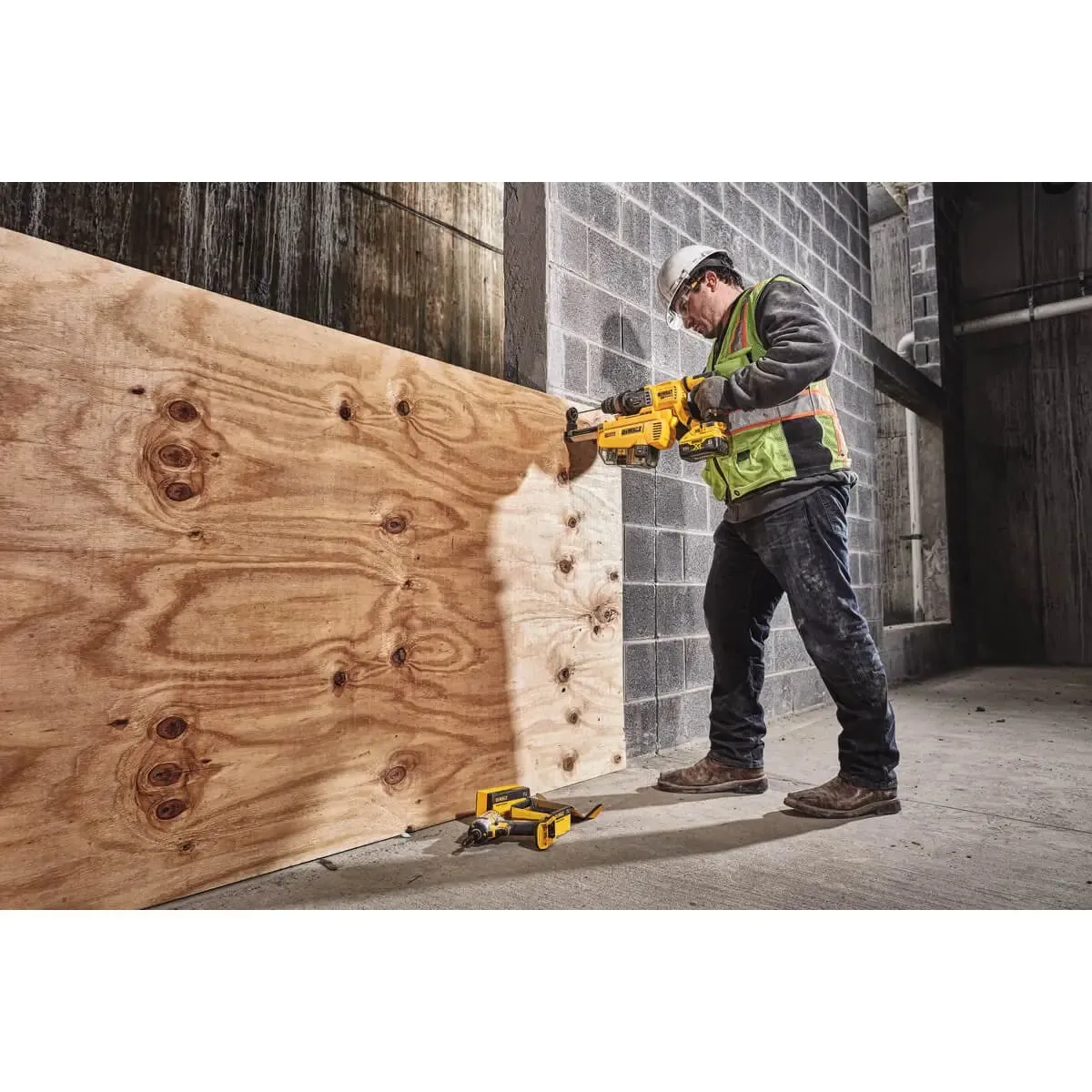DEWALT DCH263R2-20V MAX* XTREME Cordless Brushless 1-1/8 in SDS  Rotary Hammer Drill Kit (2) Lithium Ion Batteries with Charger
