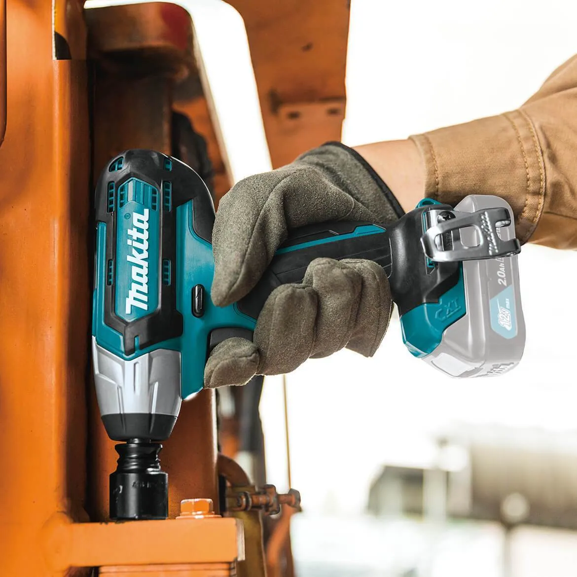 Makita WT02Z 12-Volt 3/8-Inch Max CXT Cordless Imapct Wrench Kit - Bare Tool