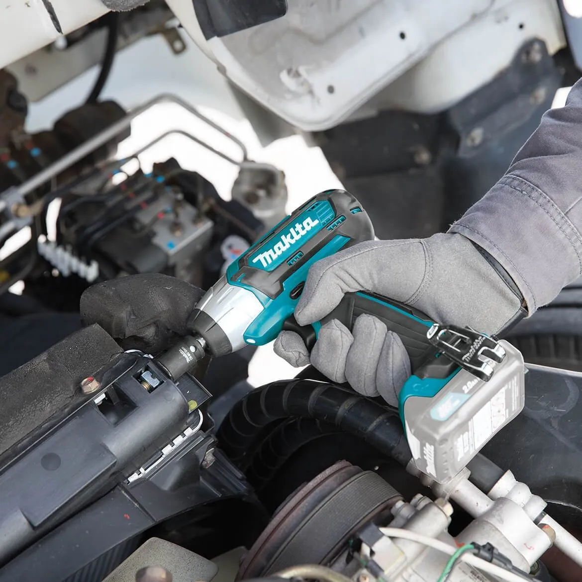 Makita WT02Z 12-Volt 3/8-Inch Max CXT Cordless Imapct Wrench Kit - Bare Tool