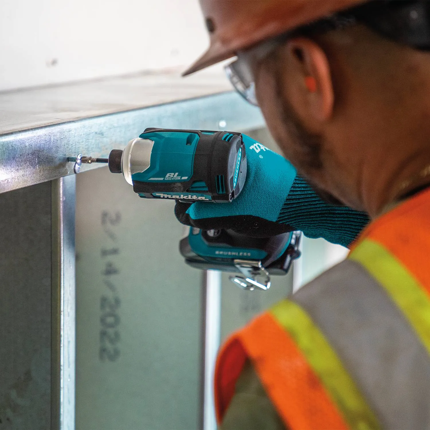 Makita XDT19R 18V LXT Brushless Cordless Compact 4-Speed Impact Driver Kit