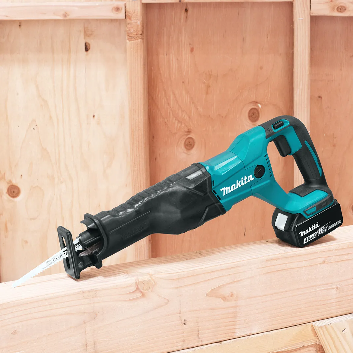 Makita XRJ04Z 18-Volt LXT Lithium-Ion Cordless Reciprocating Saw - Bare Tool